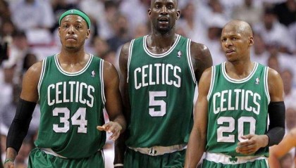  塔图姆35分绿军横扫猛龙  