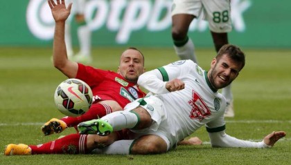  斯特拉斯堡vs尼斯爆发大规模冲突，多人染红被罚下  