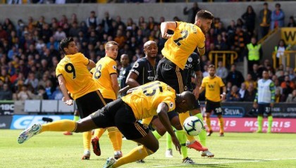  尤文图斯防线送礼不断遭弱旅逼平丢榜首  