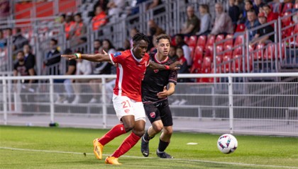  格勒诺布尔战术纪律严明，防守反击效率极高