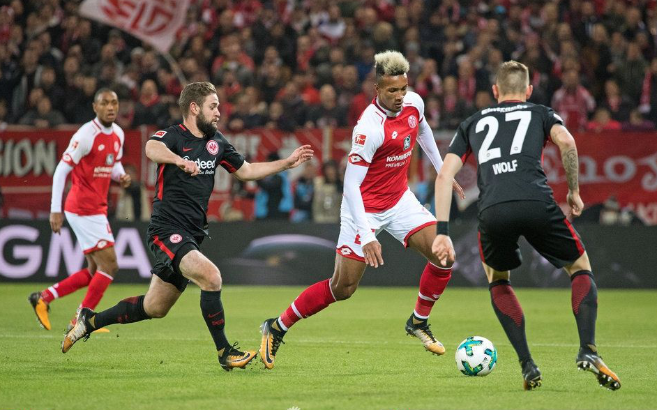  美因茨主帅临场换人精妙，绝地反击拿下三分